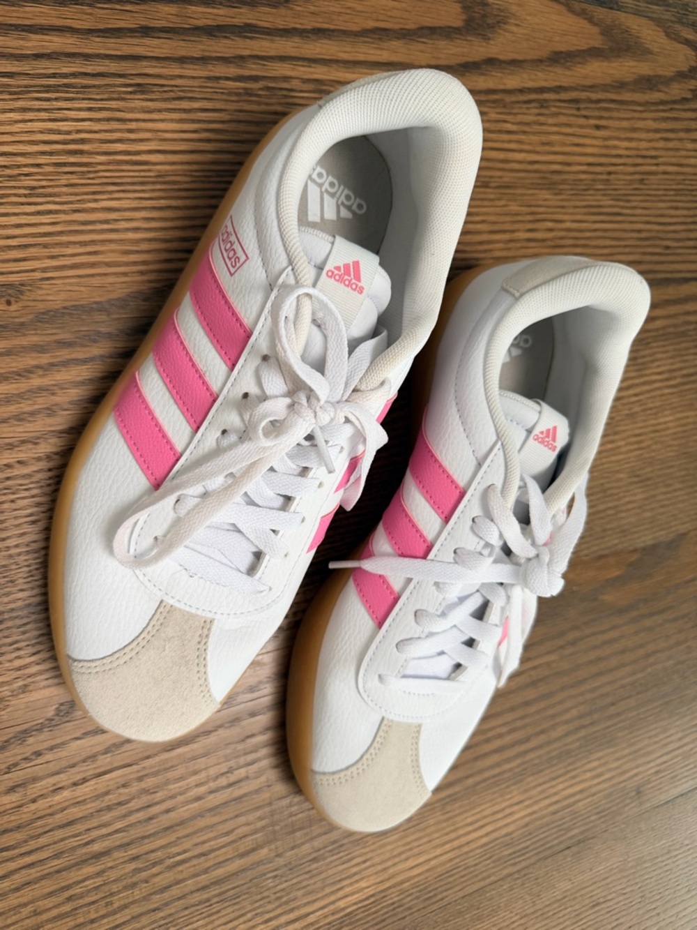 adidas Court 3.0 Women White Sneakers with Pink Stripes- Size 10 like new